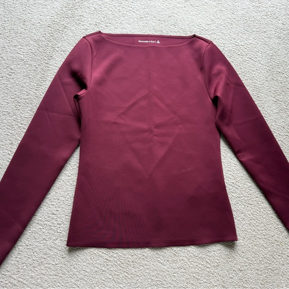 Abercrombie & Fitch Soft Wine Seamless Long-Sleeve Crew Body Contour Top Tee M - Picture 1 of 7